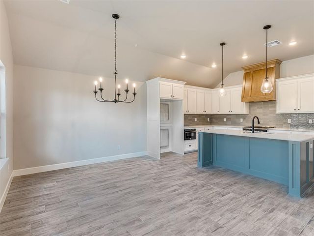12513 Dolche Vita Drive, Yukon, OK 73099