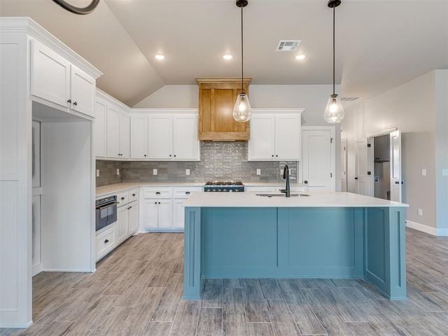 12513 Dolche Vita Drive, Yukon, OK 73099