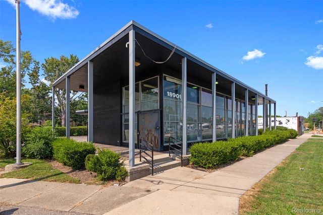 18901 Kelly Road, Detroit, MI 48224