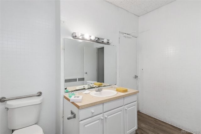 18901 Kelly Road, Detroit, MI 48224