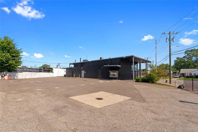18901 Kelly Road, Detroit, MI 48224
