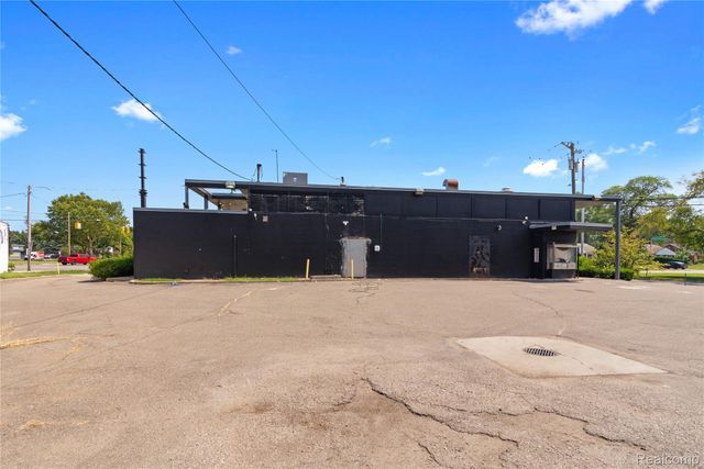 18901 Kelly Road, Detroit, MI 48224