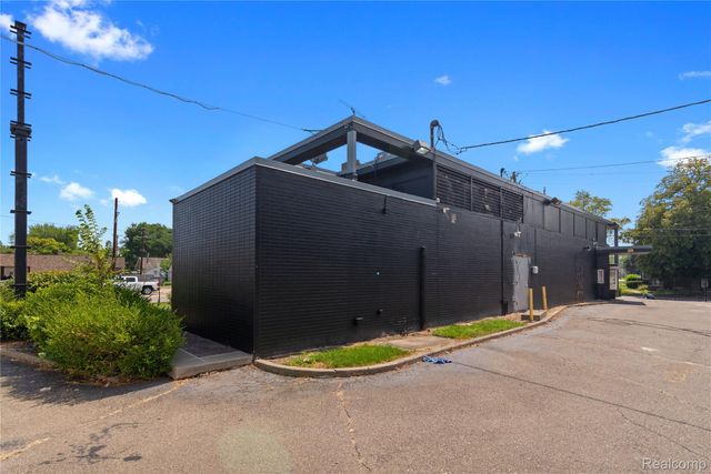 18901 Kelly Road, Detroit, MI 48224