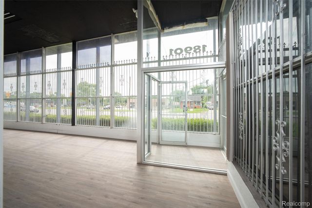 18901 Kelly Road, Detroit, MI 48224