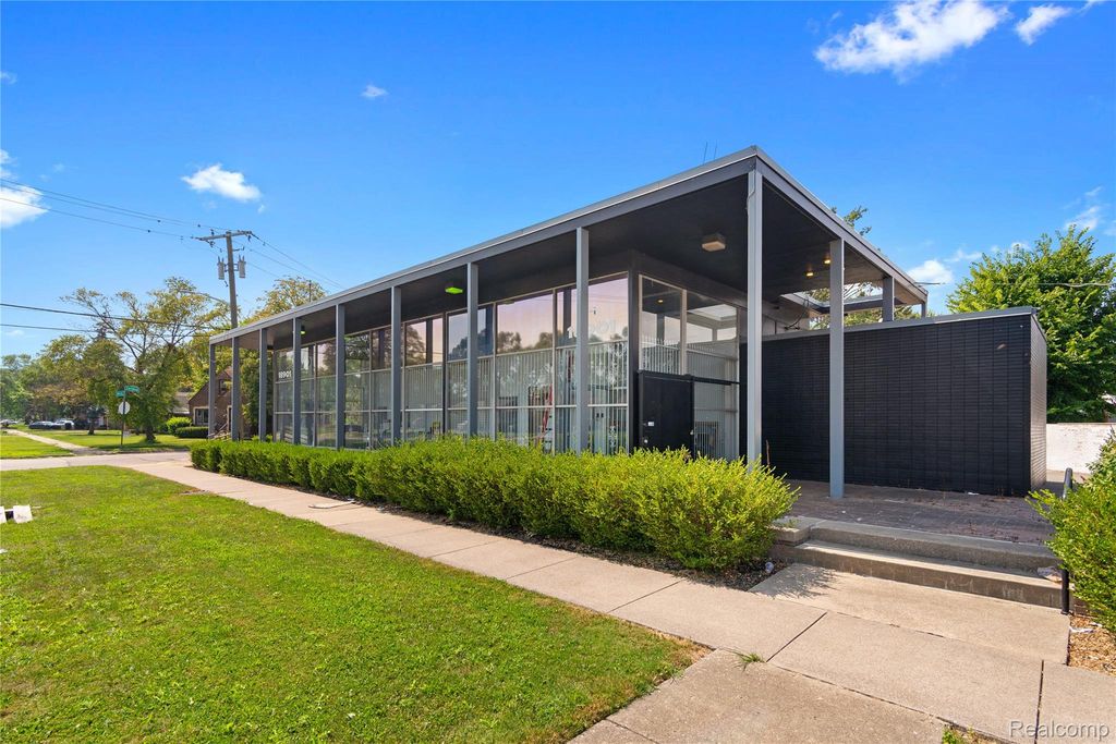 18901 Kelly Road, Detroit, MI 48224