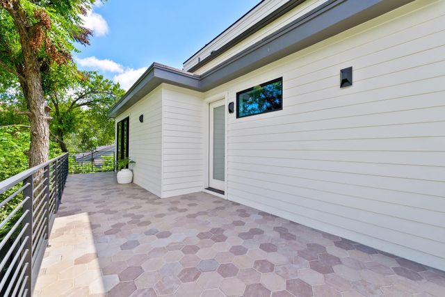 2201 E 16th ST, Austin, TX 78702