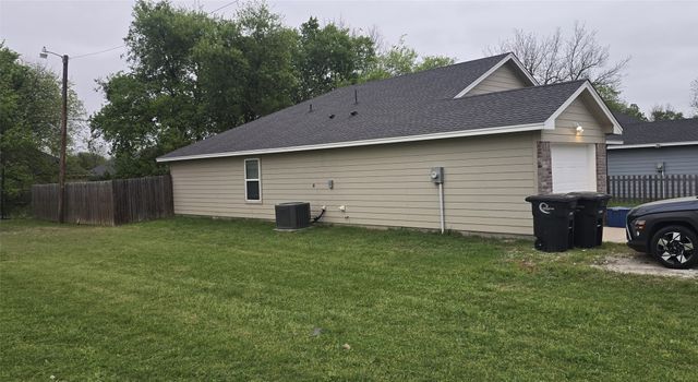 448 Chase Avenue, Cleburne, TX 76031