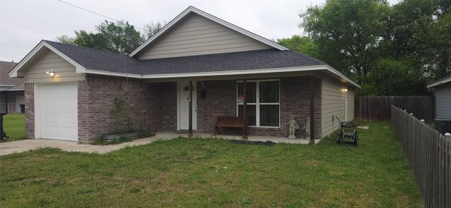 448 Chase Avenue, Cleburne, TX 76031