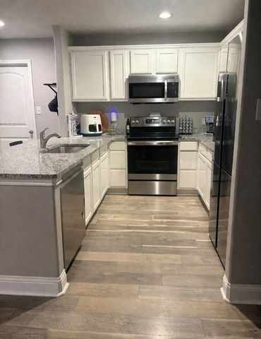 448 Chase Avenue, Cleburne, TX 76031