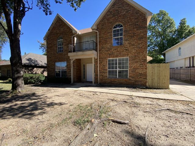 4150 Briar Hill Drive, Grand Prairie, TX 75052
