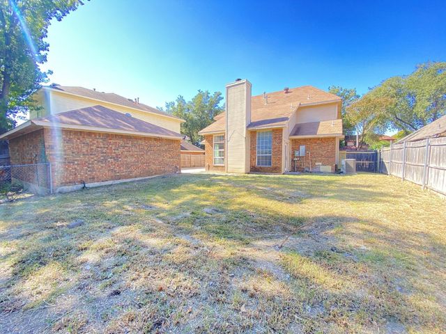 4150 Briar Hill Drive, Grand Prairie, TX 75052