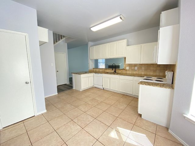 4150 Briar Hill Drive, Grand Prairie, TX 75052