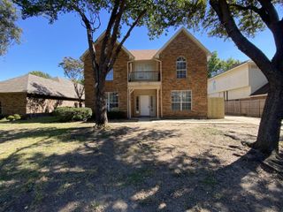4150 Briar Hill Drive, Grand Prairie, TX 75052
