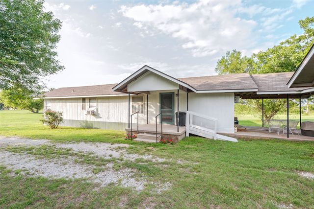 1306 Winn Road, Bowie, TX 76230