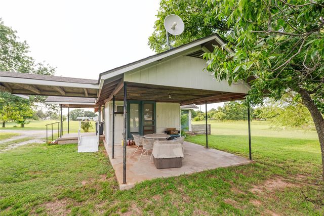 1306 Winn Road, Bowie, TX 76230