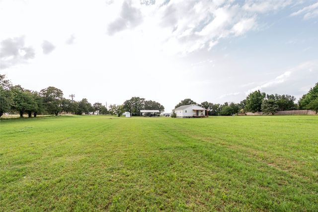1306 Winn Road, Bowie, TX 76230