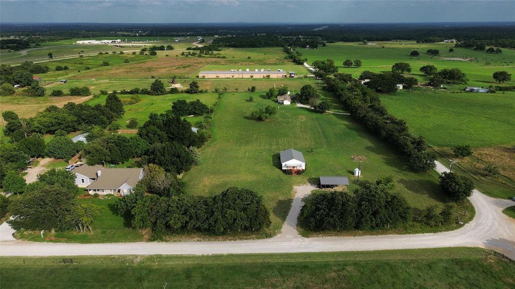 1306 Winn Road, Bowie, TX 76230