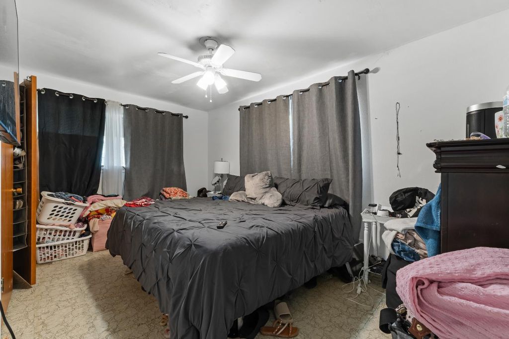 Image 15 of property listing at 28577 Avenue 14, Madera, CA 93638