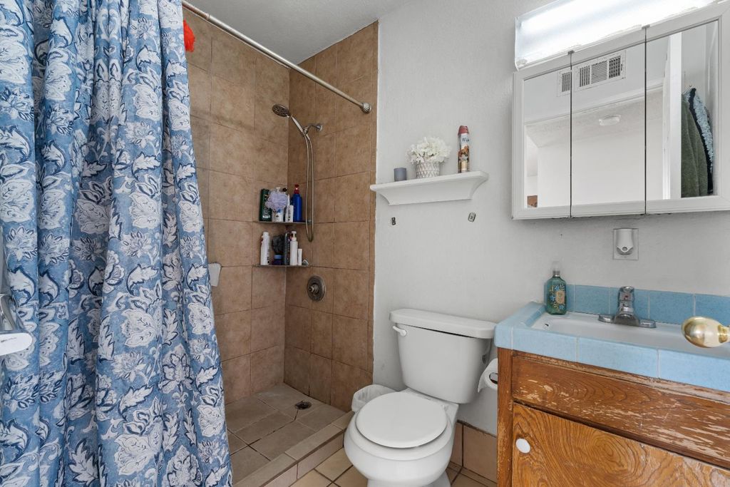 Image 16 of property listing at 28577 Avenue 14, Madera, CA 93638