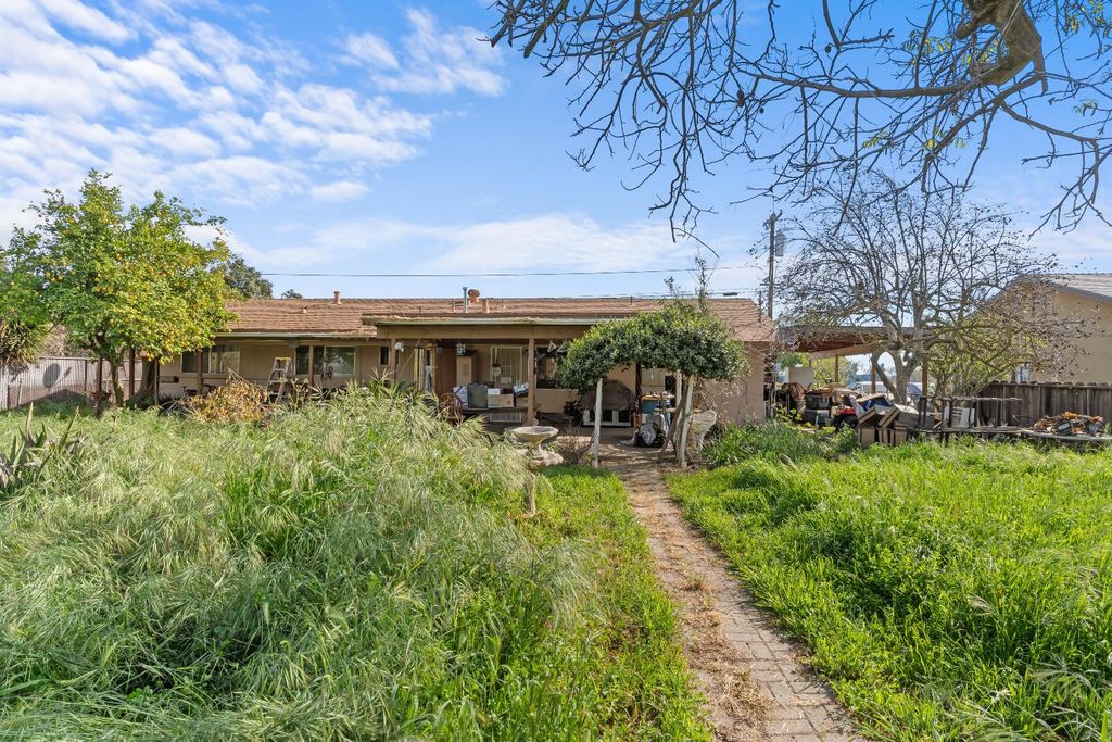 Image 18 of property listing at 28577 Avenue 14, Madera, CA 93638