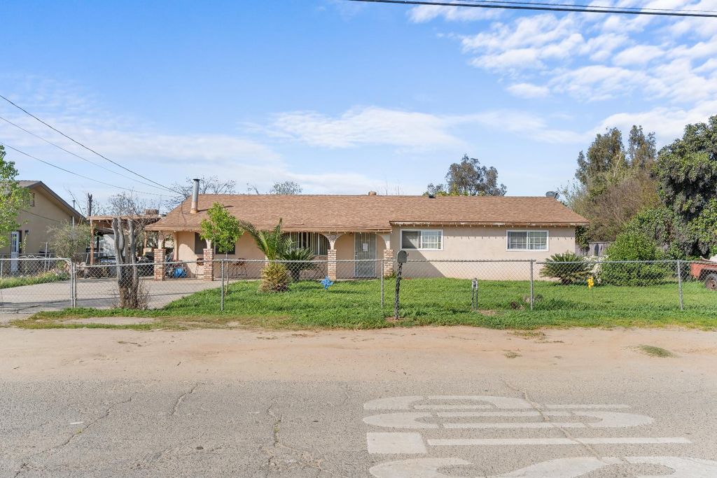 Image 3 of property listing at 28577 Avenue 14, Madera, CA 93638