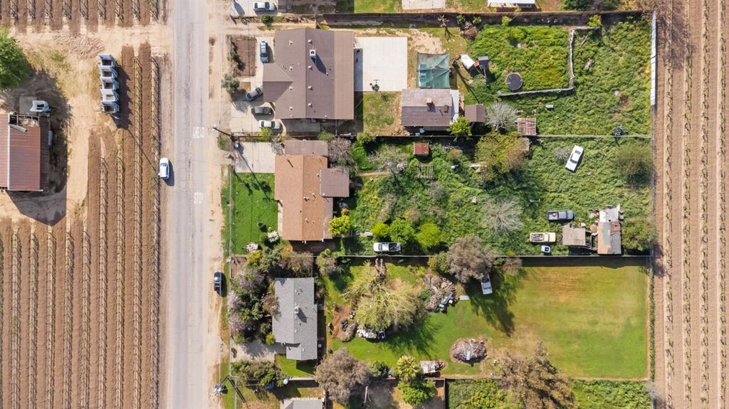 Image 5 of property listing at 28577 Avenue 14, Madera, CA 93638