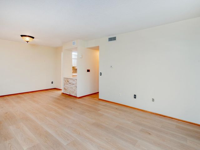 2275 Youngman Avenue 306W, Saint Paul, MN 55116