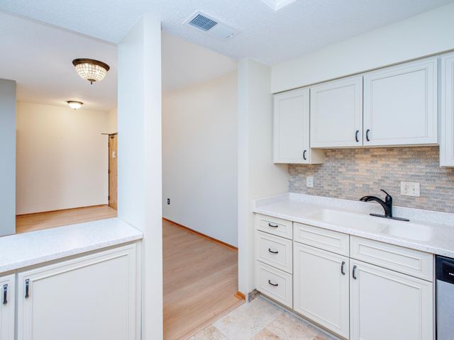 2275 Youngman Avenue 306W, Saint Paul, MN 55116