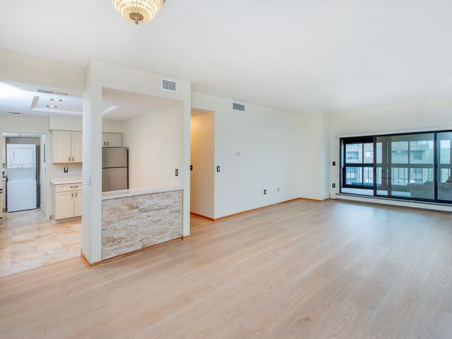 2275 Youngman Avenue 306W, Saint Paul, MN 55116