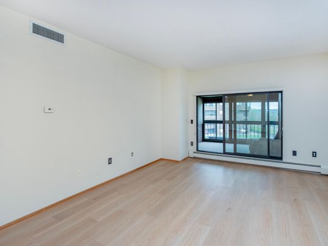2275 Youngman Avenue 306W, Saint Paul, MN 55116