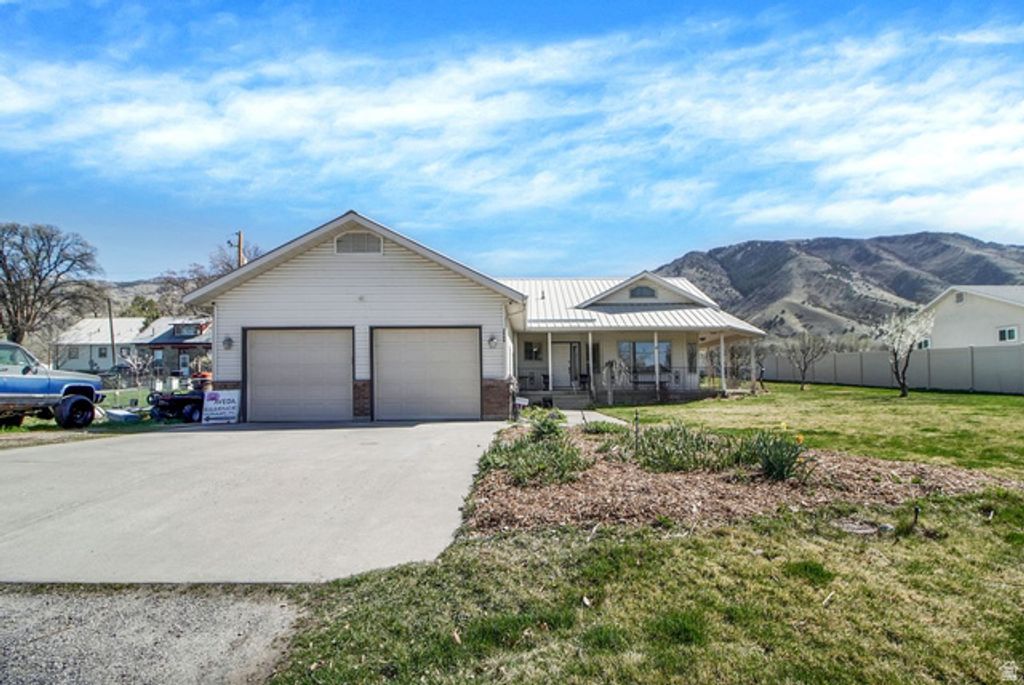 Image 2 of property listing at 2068 N 1600 E, Logan, UT 84341