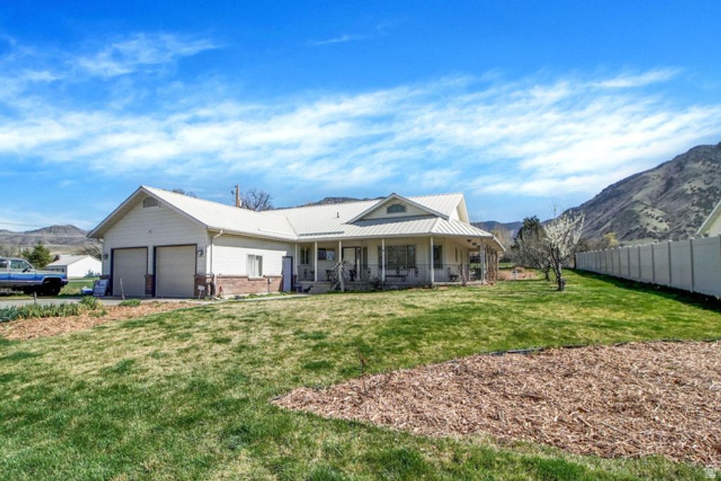 Image 3 of property listing at 2068 N 1600 E, Logan, UT 84341