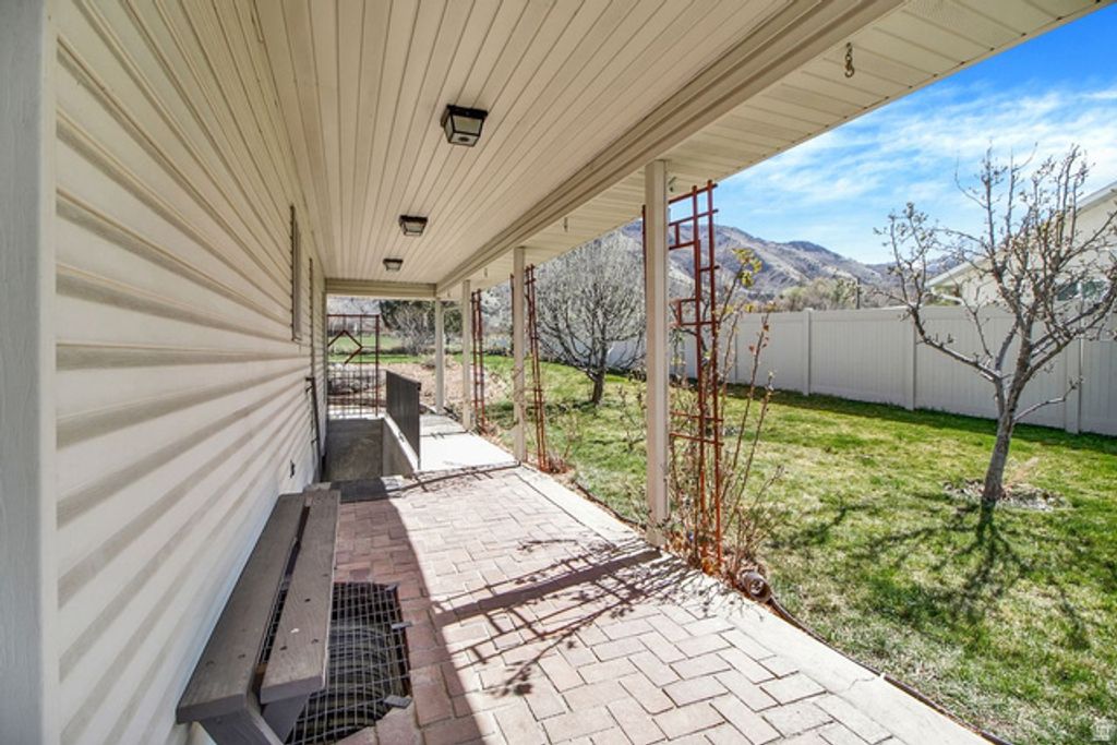 Image 4 of property listing at 2068 N 1600 E, Logan, UT 84341
