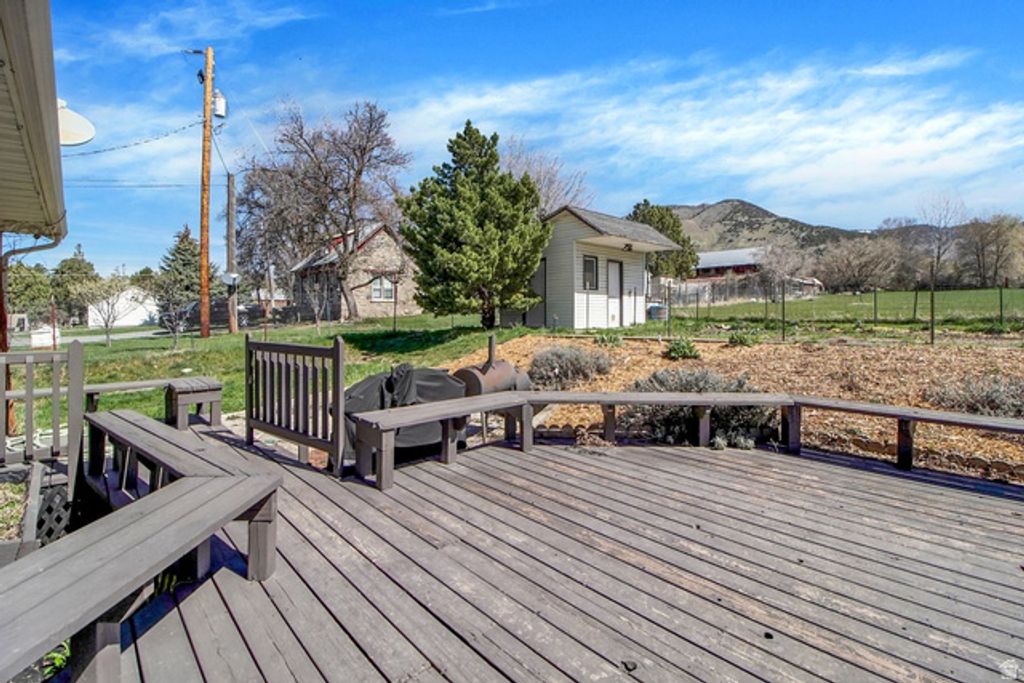 Image 5 of property listing at 2068 N 1600 E, Logan, UT 84341