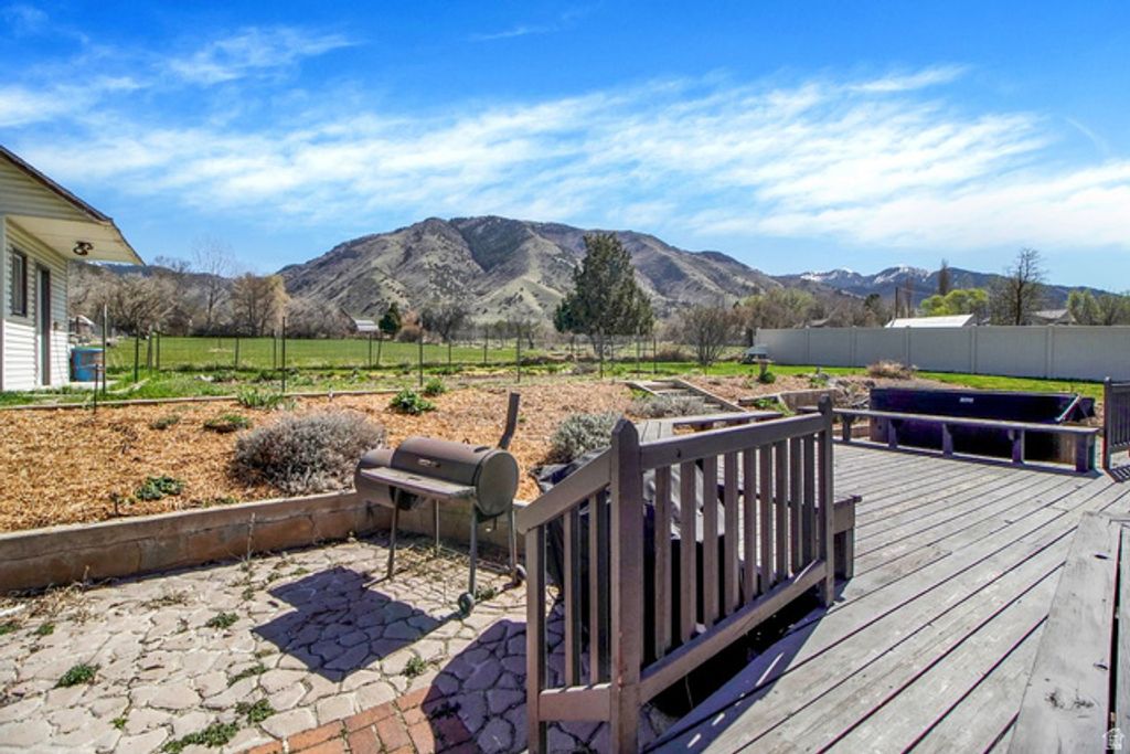 Image 6 of property listing at 2068 N 1600 E, Logan, UT 84341