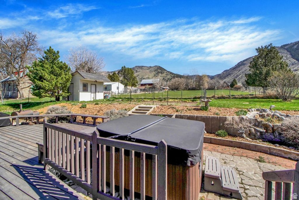 Image 7 of property listing at 2068 N 1600 E, Logan, UT 84341