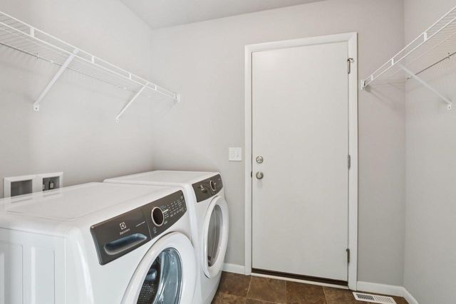 1083 Siena Drive, Verona, WI 53593