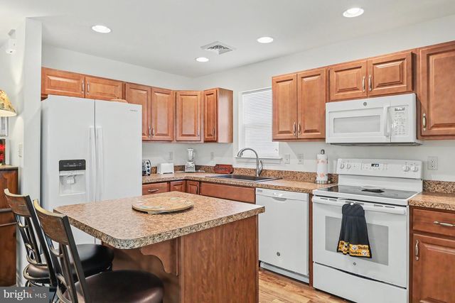 101 BOLTON CIR, Willow Street, PA 17584