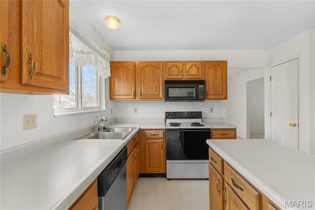 1382 Apple Valley Drive, O'fallon, MO 63366