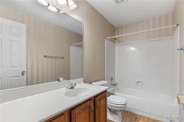 1382 Apple Valley Drive, O'fallon, MO 63366