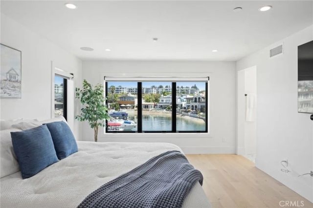 4014 Channel Place, Newport Beach, CA 92663