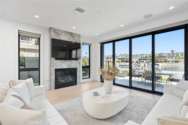 4014 Channel Place, Newport Beach, CA 92663