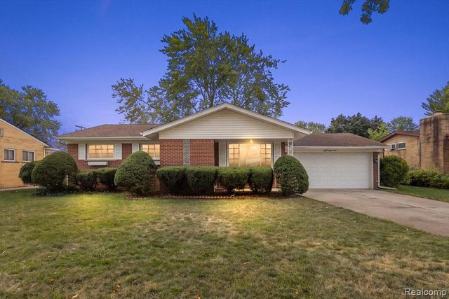 8860 Kidley Drive, Sterling Heights, MI 48314