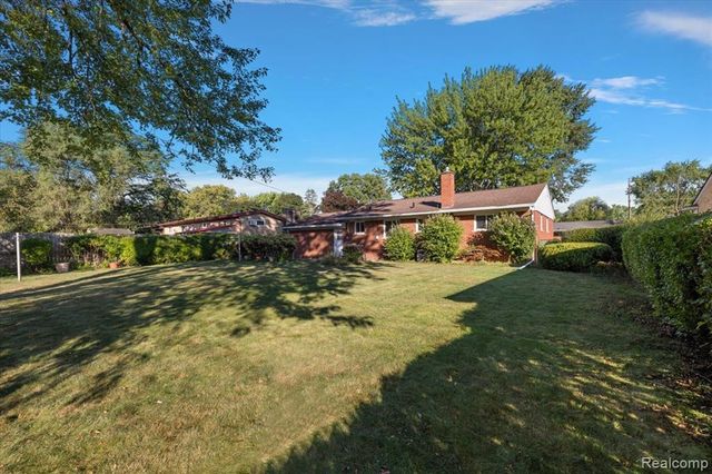 8860 Kidley Drive, Sterling Heights, MI 48314