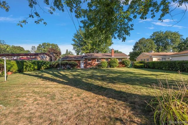 8860 Kidley Drive, Sterling Heights, MI 48314