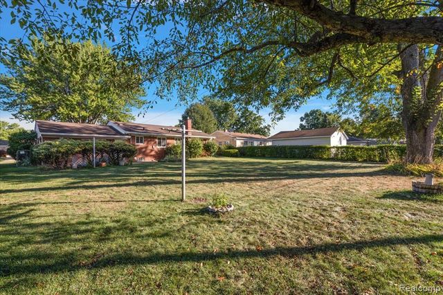 8860 Kidley Drive, Sterling Heights, MI 48314