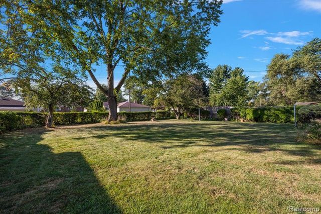 8860 Kidley Drive, Sterling Heights, MI 48314