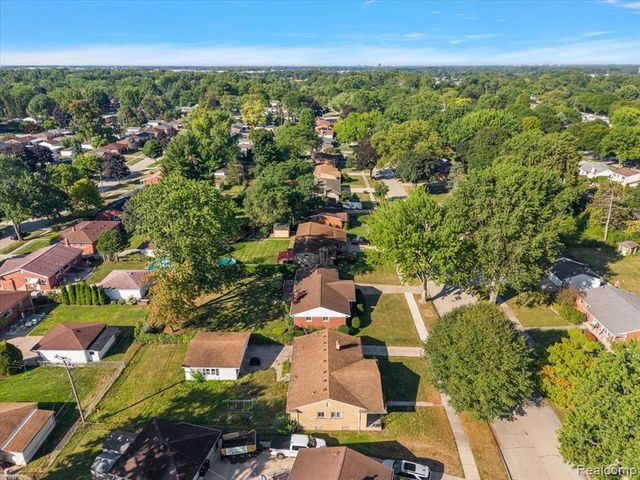 8860 Kidley Drive, Sterling Heights, MI 48314