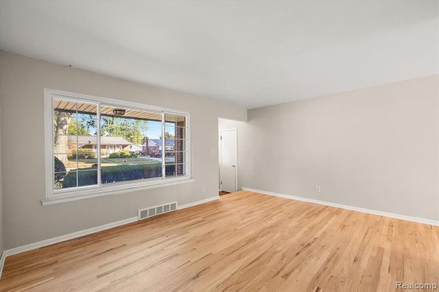 8860 Kidley Drive, Sterling Heights, MI 48314