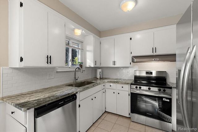 8860 Kidley Drive, Sterling Heights, MI 48314